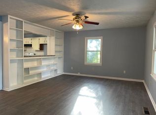 393 Castle Ave, Winder, GA 30680