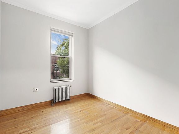 5th image of 3111 35th St APT 3F