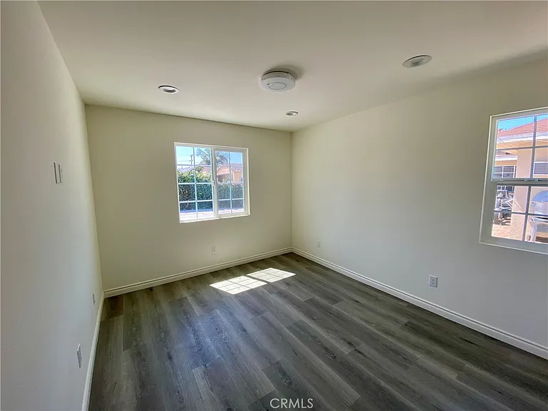 4924 Stewart Ave — Photo 12