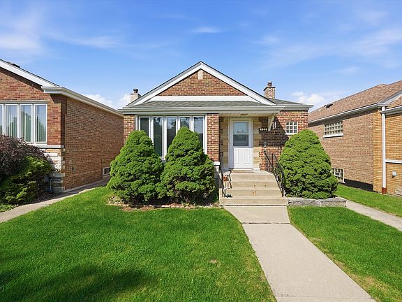 3rd image of 4946 S Kostner Ave