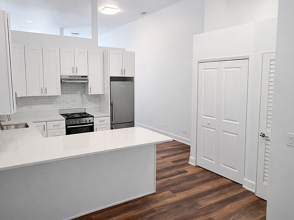 2nd image of 1533 N Western Ave #101R