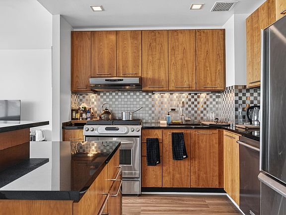 3rd image of 25 Hudson St APT 709