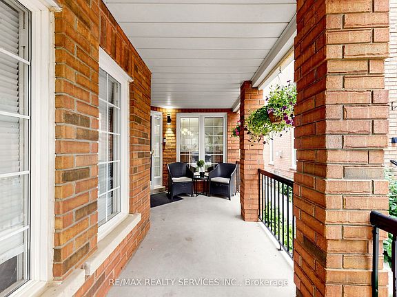 5th image of 32 Hillpath Cres