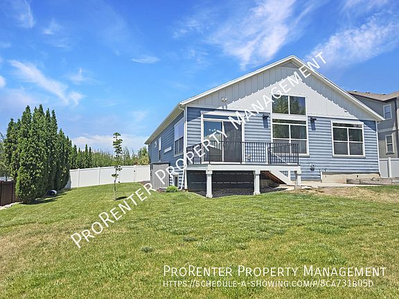 2nd image of 1308 E Maple Way