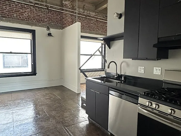Hellman Lofts — Photo 5