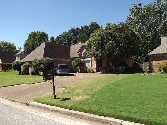 2nd image of 803 Paradise Dr