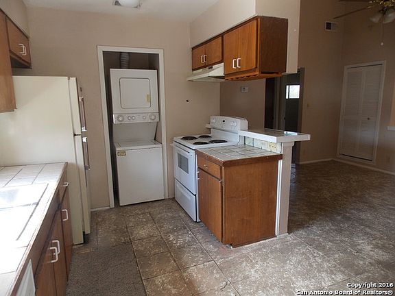 3rd image of 542 W Elsmere Pl