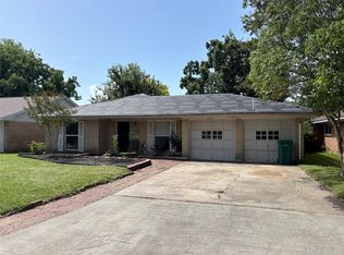 1825 Dolphin Dr, Seabrook, TX 77586