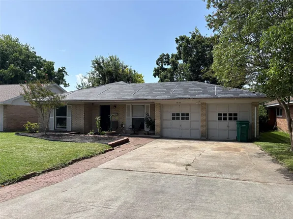 1825 Dolphin Dr, Seabrook, TX 77586