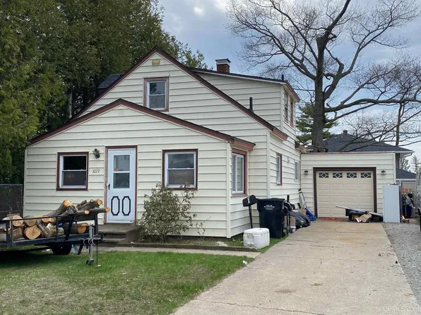 1019 Minneapolis Ave, Gladstone, MI 49837