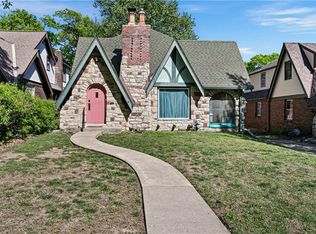 6811 Oak St, Kansas City, MO 64131