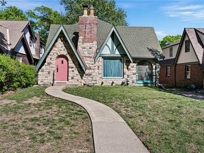 6811 Oak St, Kansas City, MO, 64131