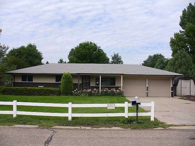 2nd image of 709 Greenbriar Dr