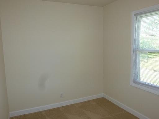 4th image of 385 Sherwood Dr