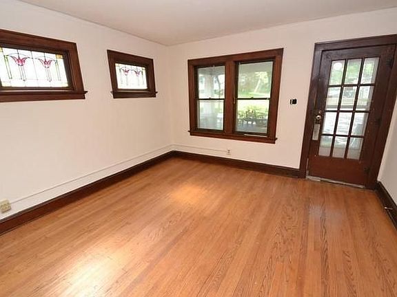 5th image of 3812 W Mount Vernon Ave