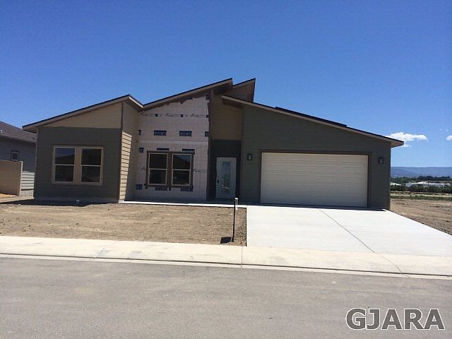 1st image of 385 Green River Dr