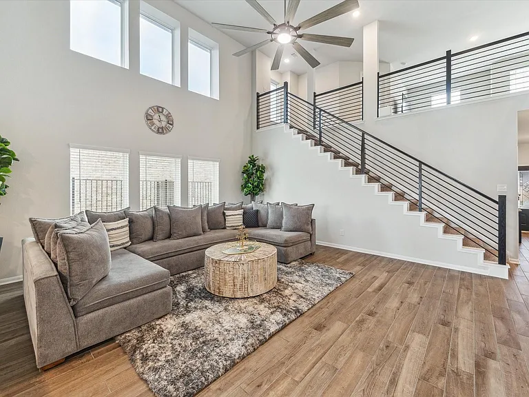 1523 Alpine Dr — Photo 6
