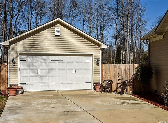 4th image of 2134 London Ln #10