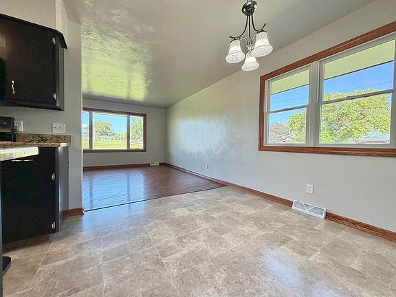 5th image of 2022 Burleigh St