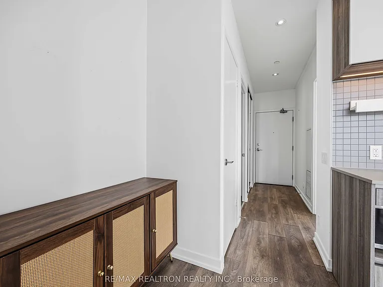 898 Portage Pkwy #903 — Photo 6