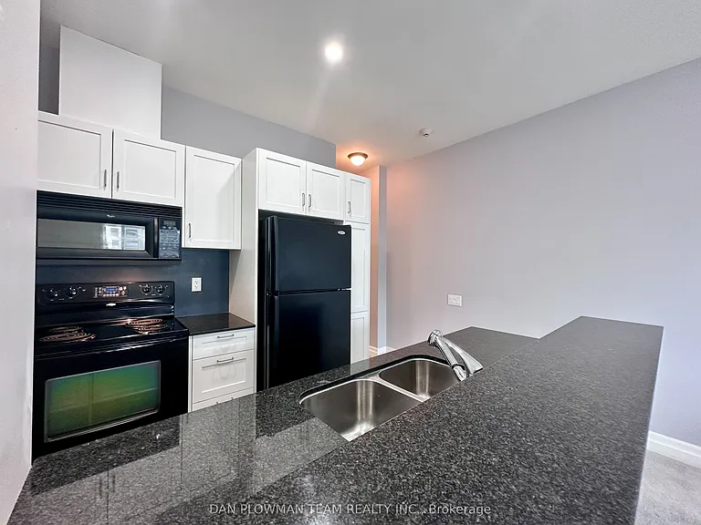 44 Bond St W #607 — Photo 10
