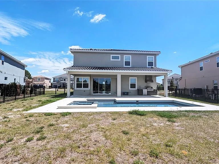 15614 Vetta Dr — Photo 32