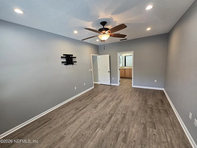 180 Thornloe Dr — Photo 16