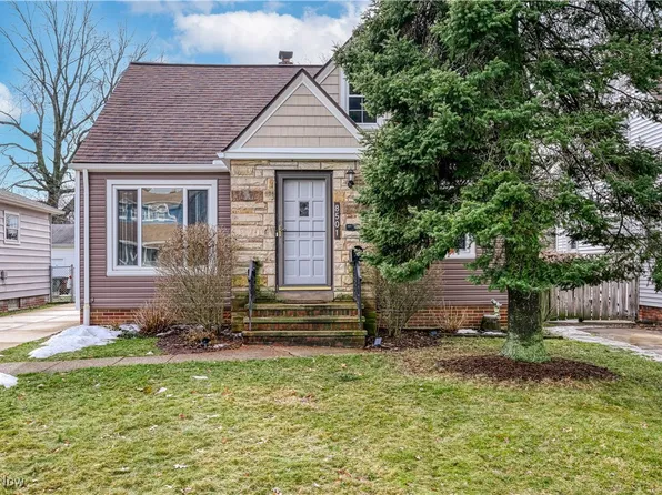 8501 Pinegrove Ave, Parma, OH 44129