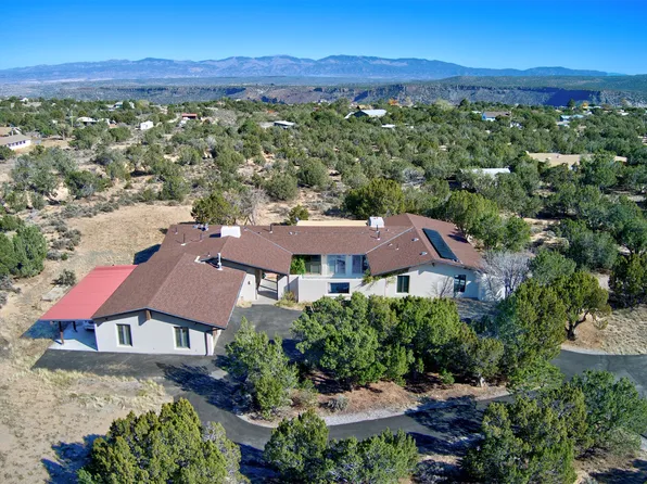 3 Comanche Ln, Los Alamos, NM 87547