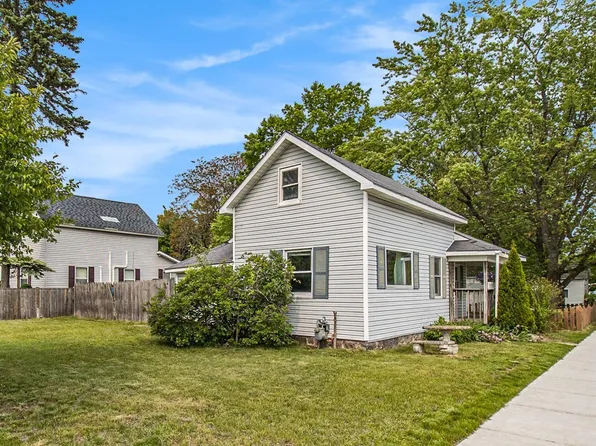 302 Wood St, Hart, MI 49420