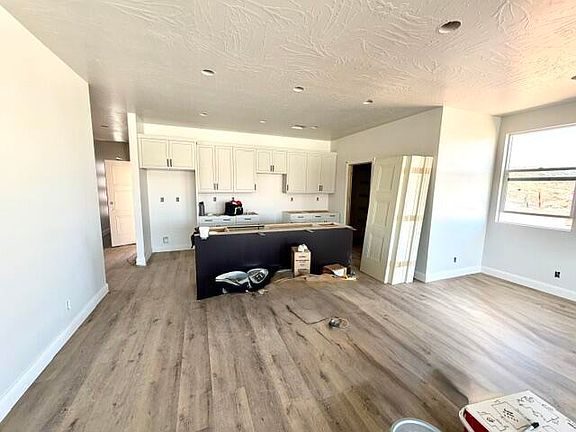 5th image of 907 E Coyote Crest Dr