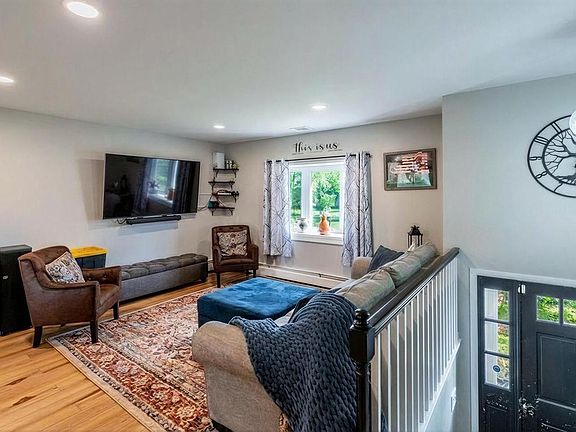 4th image of 1227 Grandview Cir