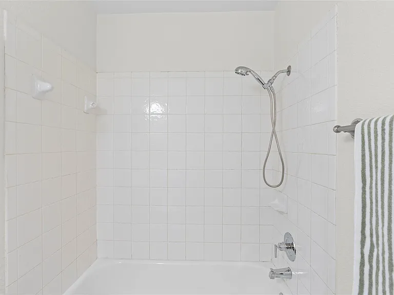 406 Covent Dr — Photo 18
