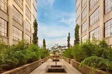 Sold by New York Casas Ltd.