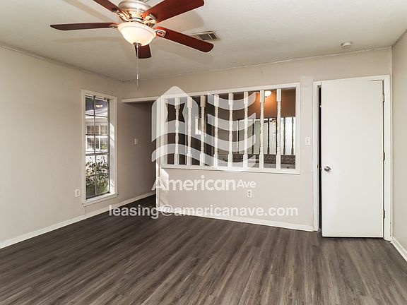 662408_003_living_room_4.jpg