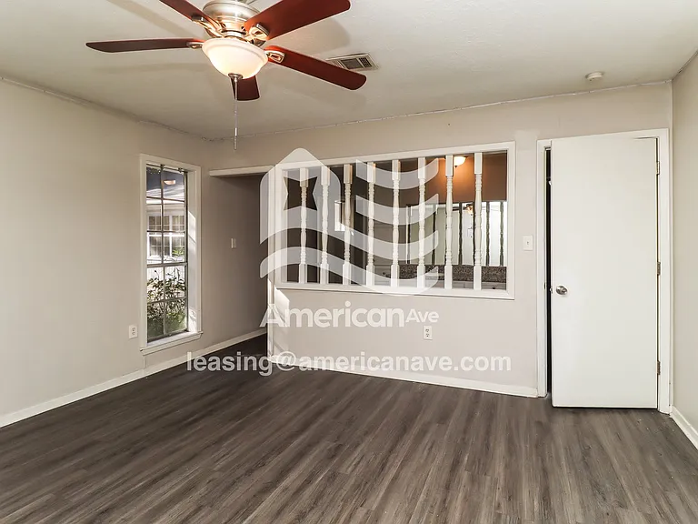 662408_003_living_room_4.jpg