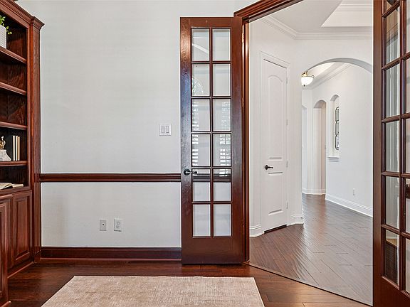4th image of 2626 Argyle Ln