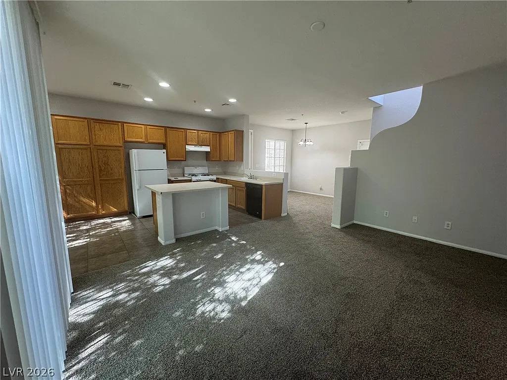 3 bed, 2.5 bath, 1577 sqft, $1,800 — Photo 4