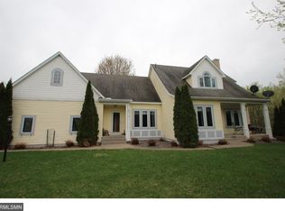 28035 Quarry Dr, Center City, MN 55012