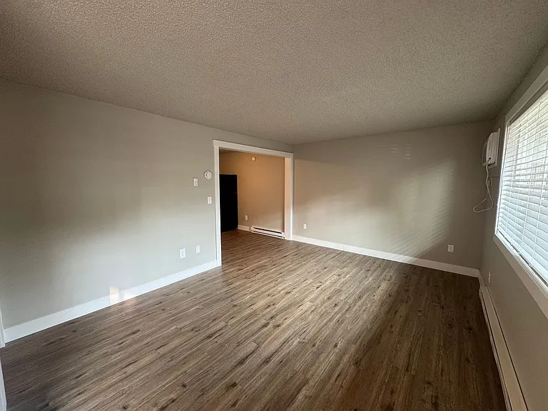Cozy 2bd/1ba North West Apartment | On-Site Laundry | Pet Friendly | Off-Street Parking | Avail U... — Photo 3