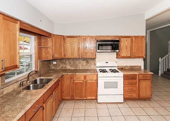 4th image of 1530 Larry Ln