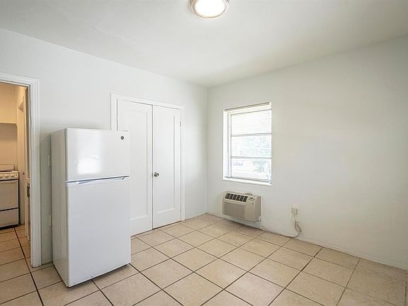 4th image of 437 NE 82nd St Unit 20-437-20