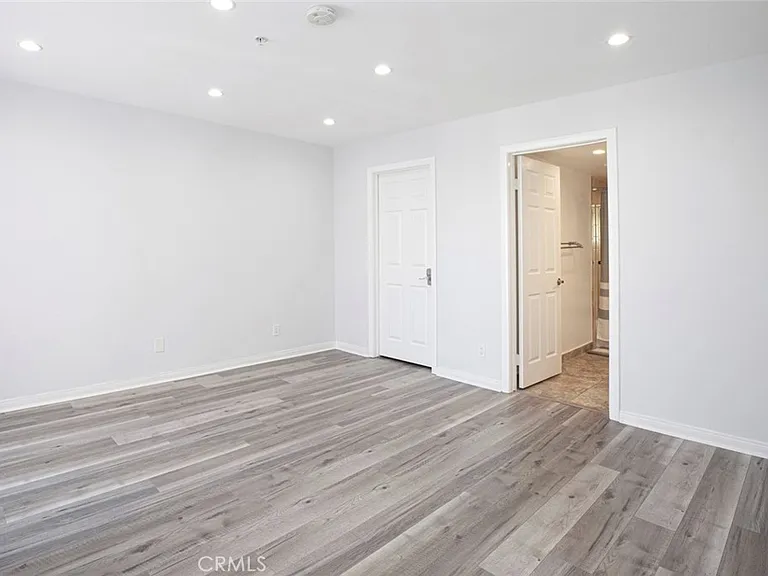 110 W Maple St #30 — Photo 31