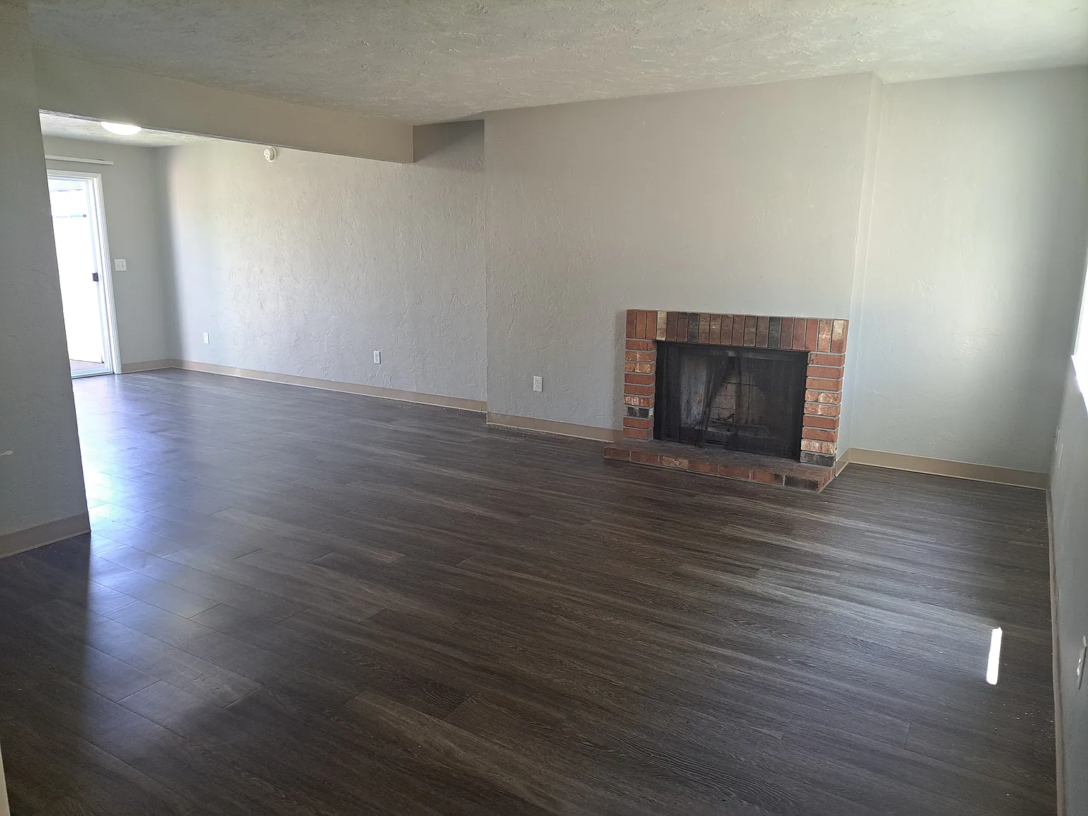 2 bed, 1.5 bath, 1115 sqft, $2,039 — Photo 2