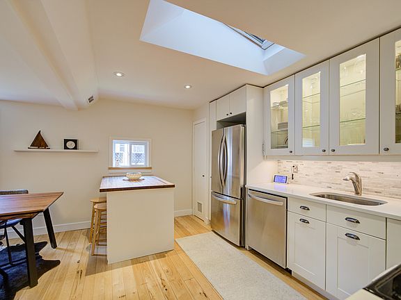 3rd image of 9 Grandview Dr