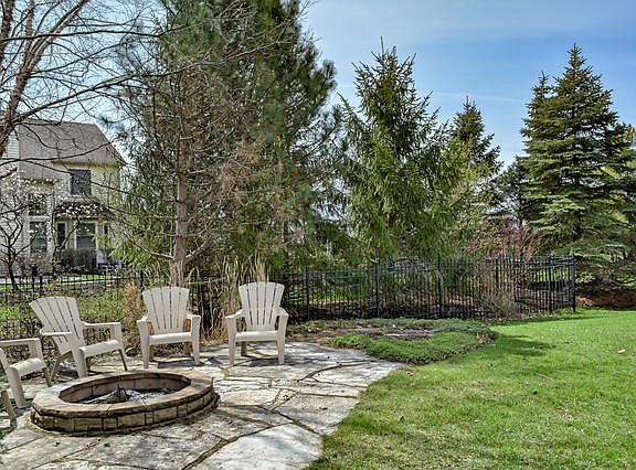 4th image of 688 Sheridan Ct