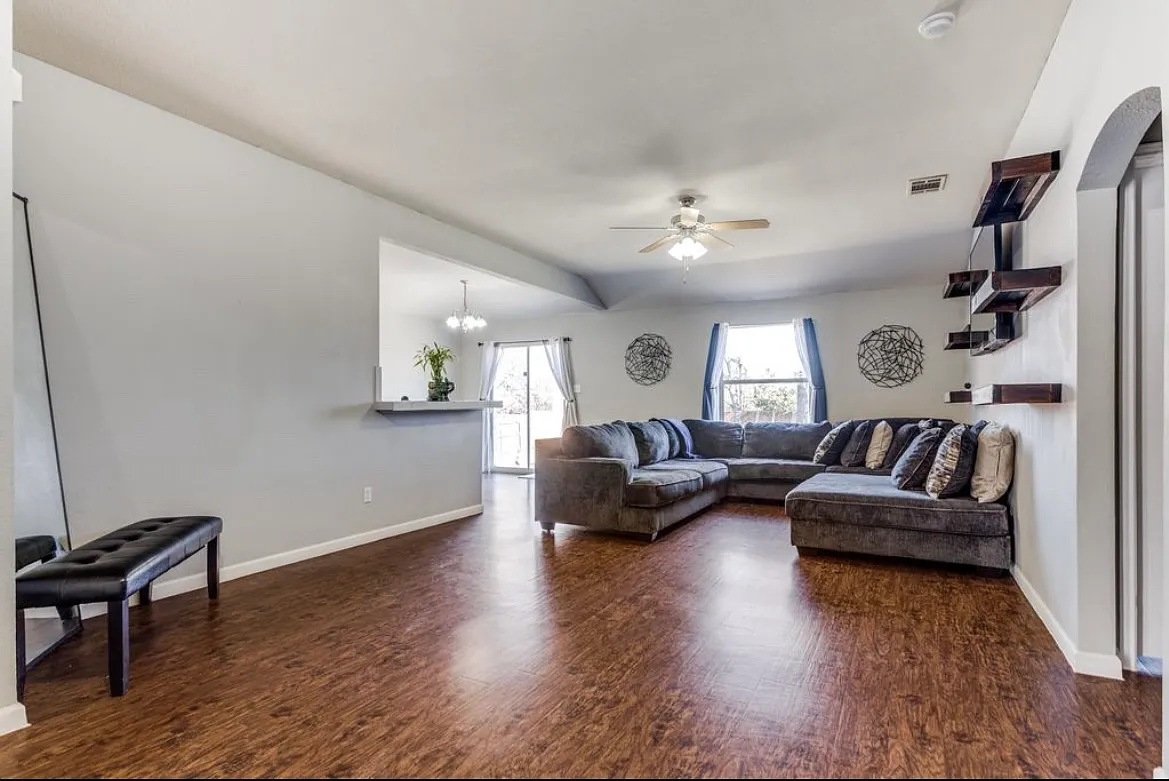 3 bed, 1306 sqft, $1,799 — Photo 3