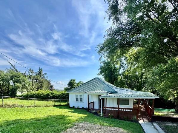 103 Noble St, Oak Hill, WV 25901