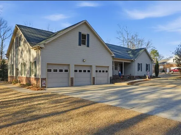 2045 Twin Acres Rd, Clayton, NC 27520