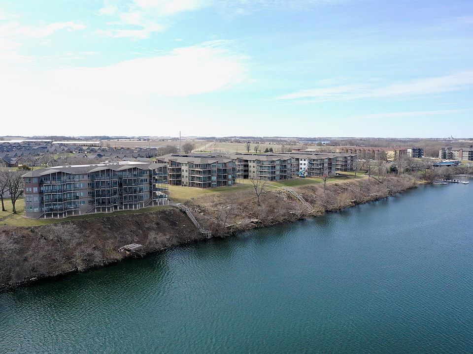 1st image of 465 240th Ave #304